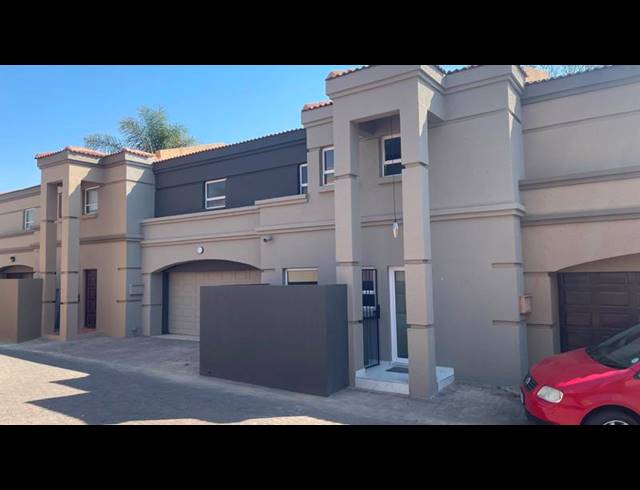 3 BEDROOM TOWNHOUSE FOR SALE IN ELDOGLEN